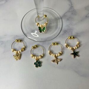 2/$15❤️❤️Green & gold wine charms